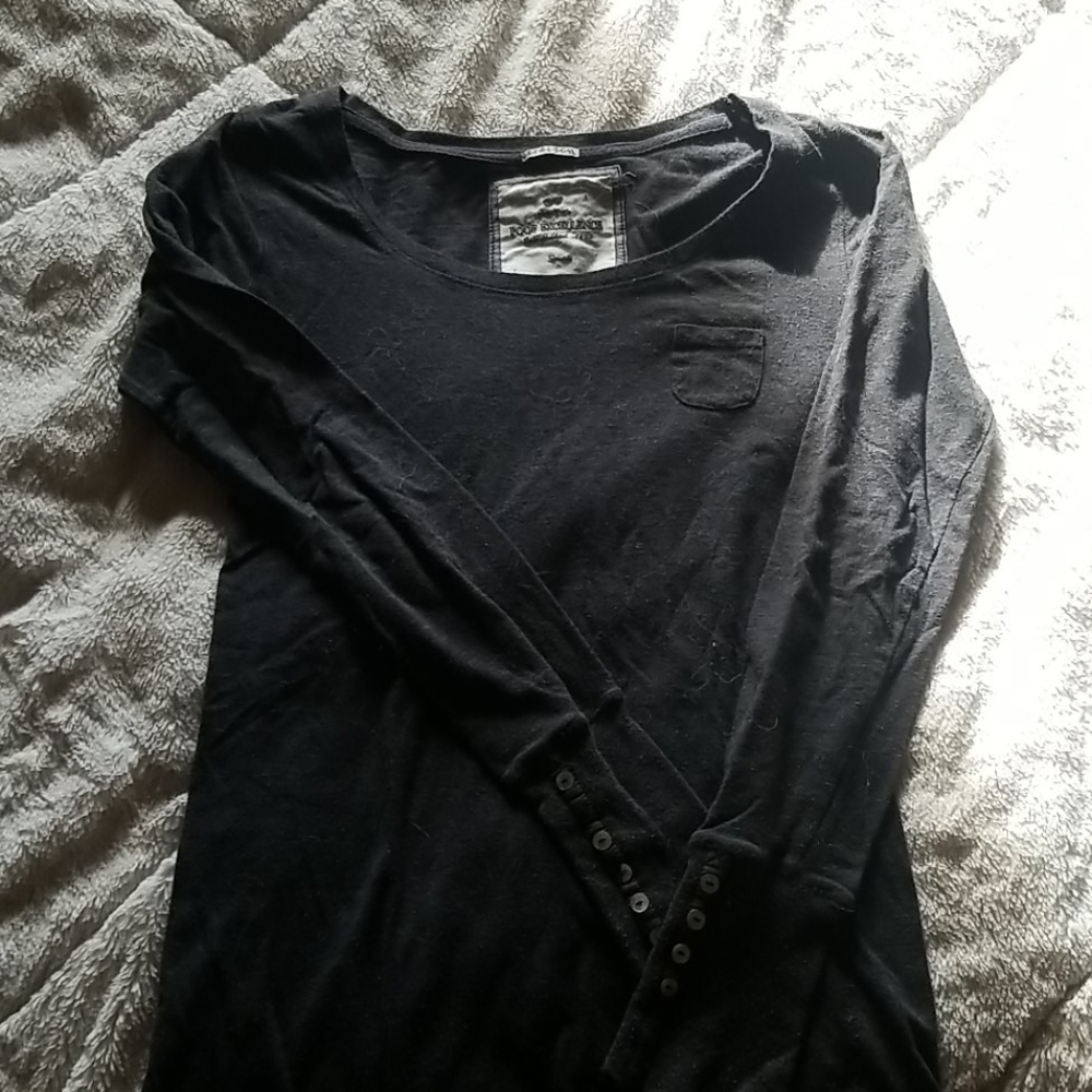 Long sleeved tee